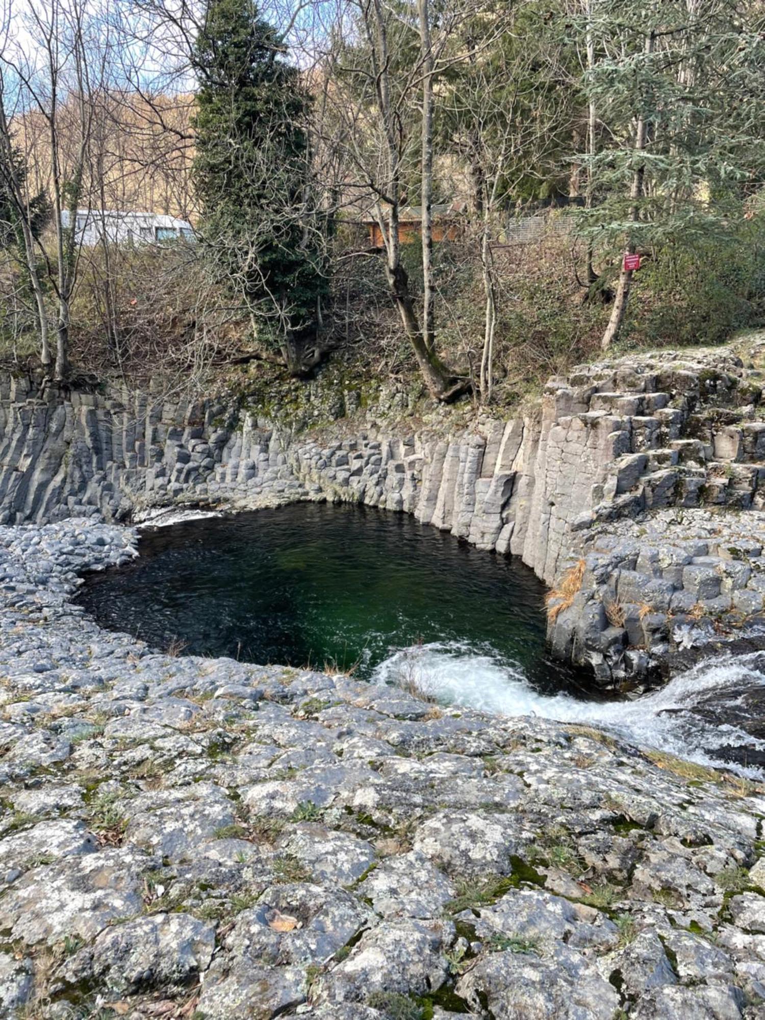 Gite De La Cigale Burzet Bagian luar foto